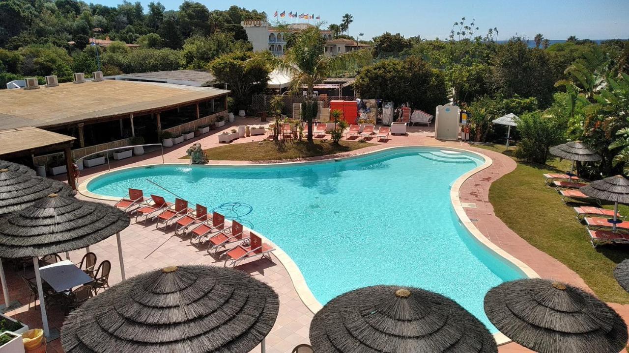 Hotel Altura Villasimius Exterior photo