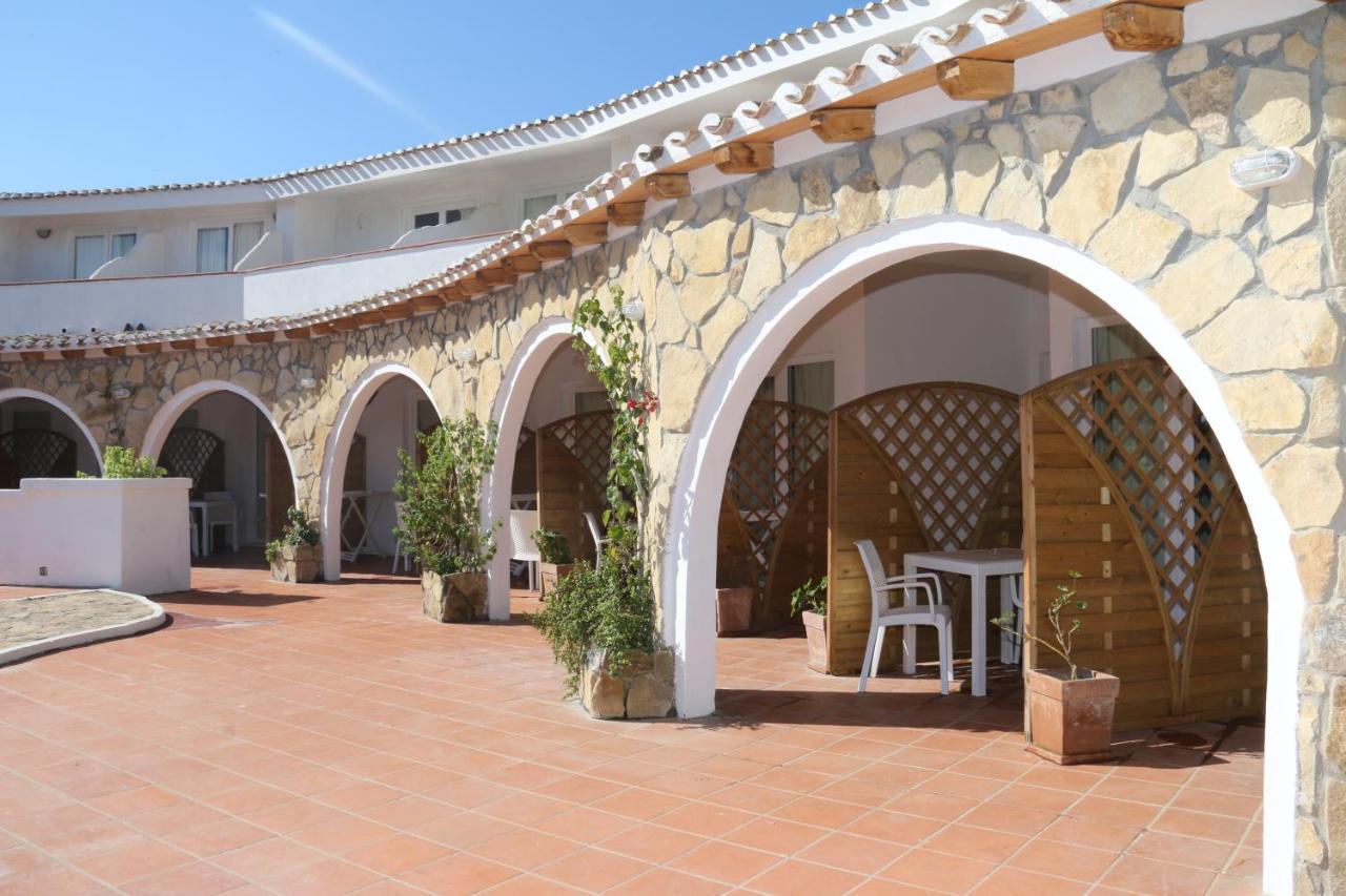 Hotel Altura Villasimius Exterior photo