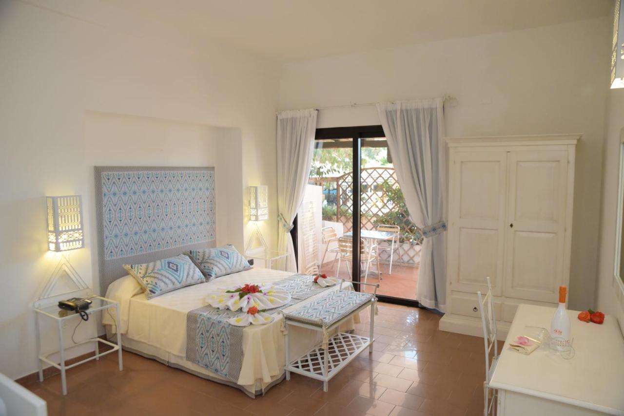 Hotel Altura Villasimius Exterior photo